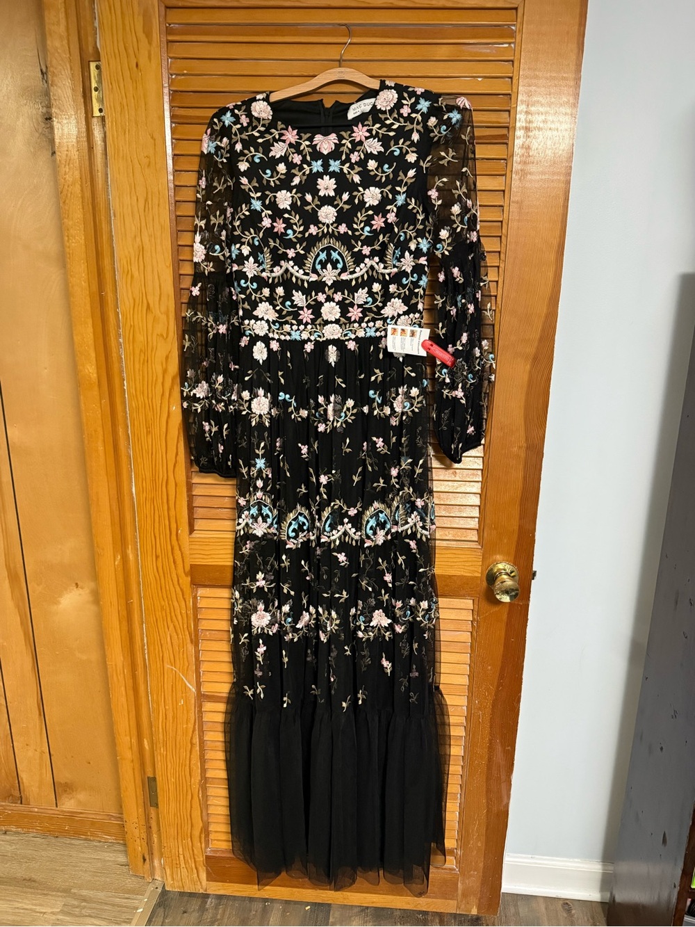 Mac duggal size 4 35111 Black Floral Embroidered Maxi Dress